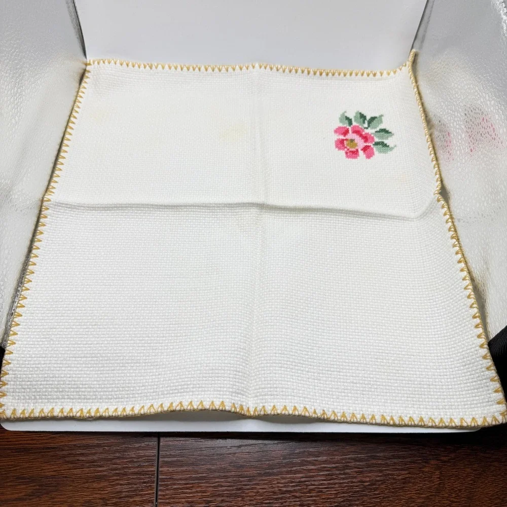 Vtg‎ Set of 6 Embroidered Floral Napkins White Gold Trim Tablecloth Cross Stitch